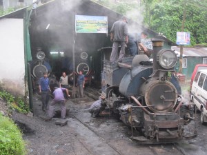 Buharlı trenimiz hareket öncesi hazırlıklarında