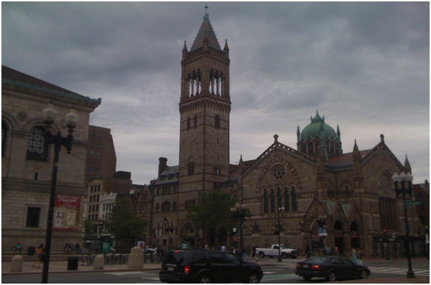 Copley Square, solda Boston Public Library