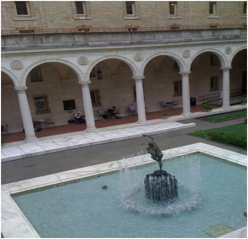 Boston Public Library Avlu