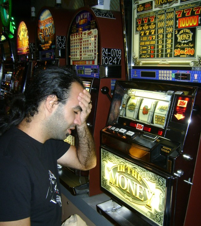 İşte her şeyini kumar batağında kaybetmiş bir insan :)