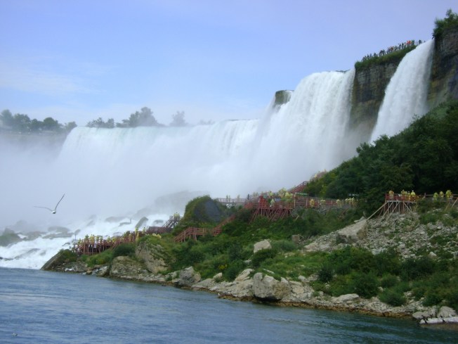 Şelaleler-Arkadan görünüş Şelaleler-Arkadan görünüş