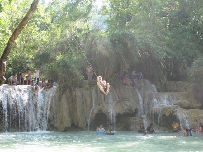 Şelalede oyun oynayan Til