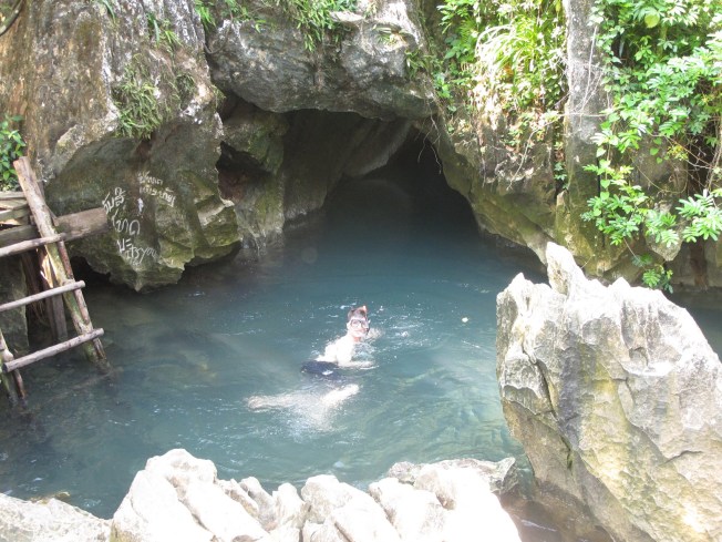 Mağara önündeki küçük doğal havuzlar için şnorkellerinizi yanınızda getirebilirsiniz