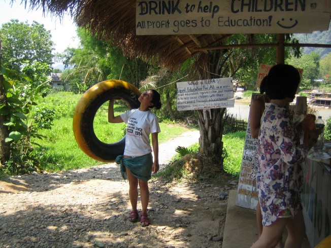 Veee tubing başlasın! Kafamın üstündeki yazıya dikkatinizi çekerim :)