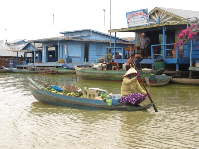 Köyde günlük alışveriş :)