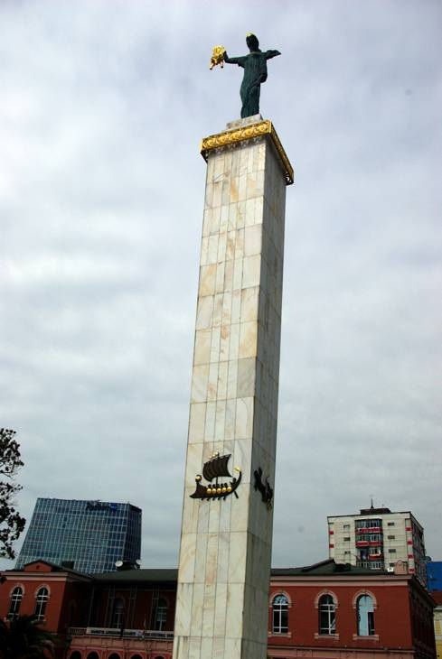 Özgürlük meydanındaki Medea Heykeli