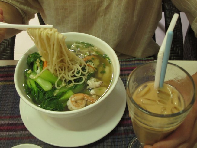 Bu da makarnanın pişirilip, makarna çorbası olarak servis edilen hali. Çoook lezzetli