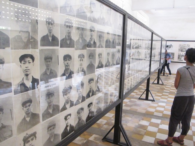 Tuol Sleng Hapishanesi'nde öldürülenlerin resimleri