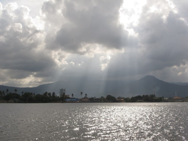 Kampot nehir kıyısı Kampot nehir kıyısı