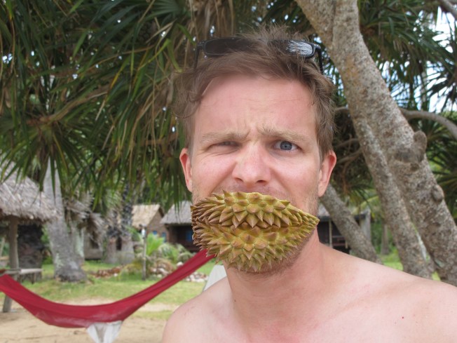 Ve durian ile aşkımıza artık dayanamayan Til, duruma el koyuyor Ve durian ile aşkımıza artık dayanamayan Til, duruma el koyuyor