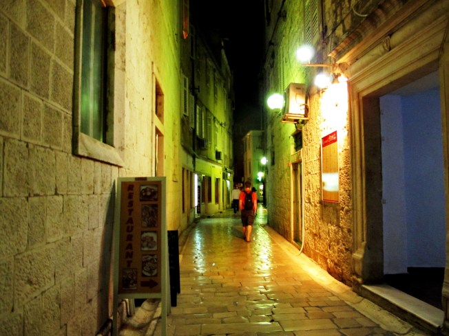 Gece Zadar sokakları