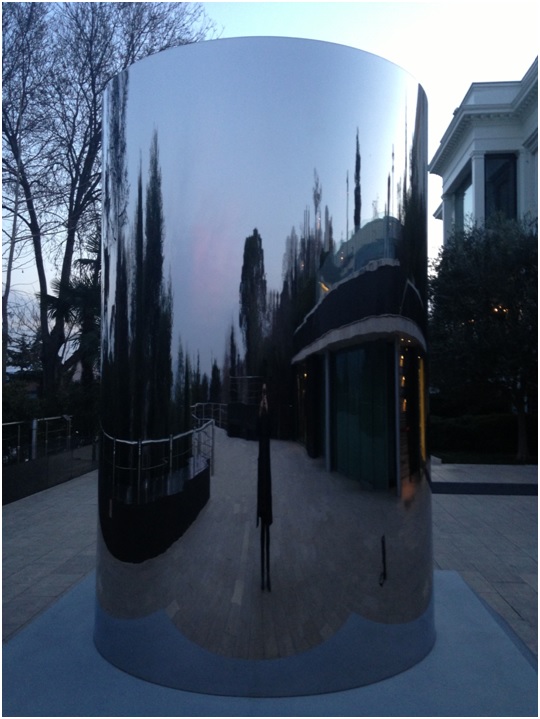 İsimsiz – 2009 – Paslanmaz çelik / Selfie :)