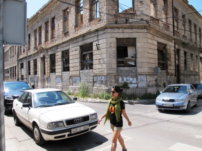 Savaşta yıkılmış binalar...