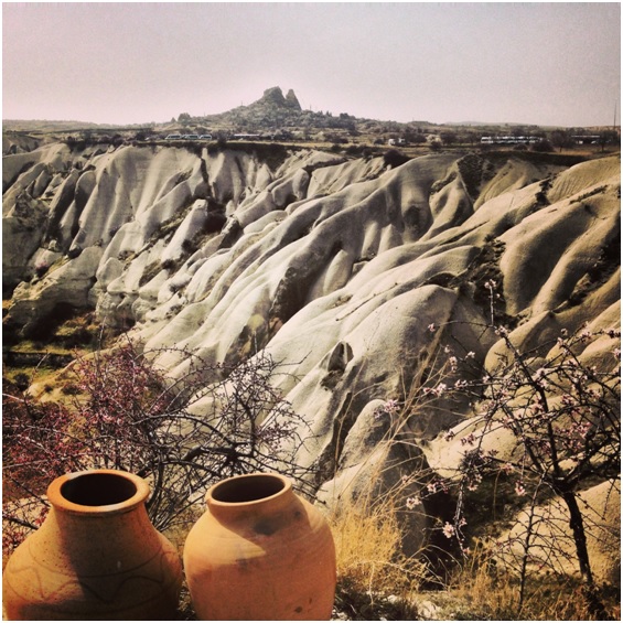 Göreme Milli Parkı / Panaroma Vadisi – Erozyonun açtığı yollar belirgin şekilde görünüyor.