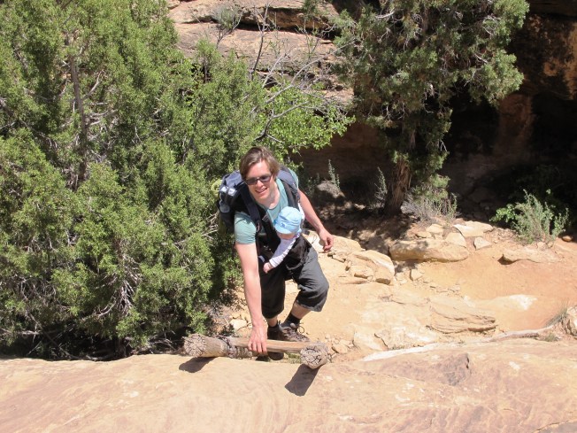 Kanguru, tırmanma gerektiren doğa yürüyüşleri için çok pratik bir çözüm.