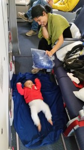 Bebek pusette yatmaktan sıkılınca, alternatif çözüm bulduk :)