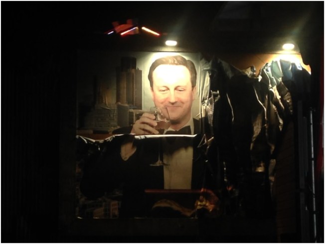 Tabi ki Ingiltere siyaseti de atlanmıyor.