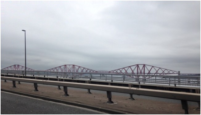 Kuzeye doğru giderken geçtiğimiz meşhur Forth Rail Köprüsü