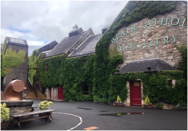 Yeni viski meraklıları olarak yolumuz üzerindeki Blair Athol Distillery’yi ve Dalwhinnie Distillary’yi de atlamadık tabi ki :)