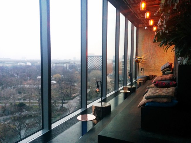 Monkey Bar'ın süper Zoo manzarası