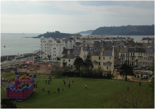 Barbican Bölgesine yürürken Hoe’nun tepeden görünüşü